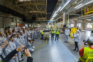 致敬奮斗者，筆墨繪東風(fēng) 中視協(xié)文藝志愿者走進(jìn)東風(fēng)商用車采風(fēng)創(chuàng)作側(cè)記